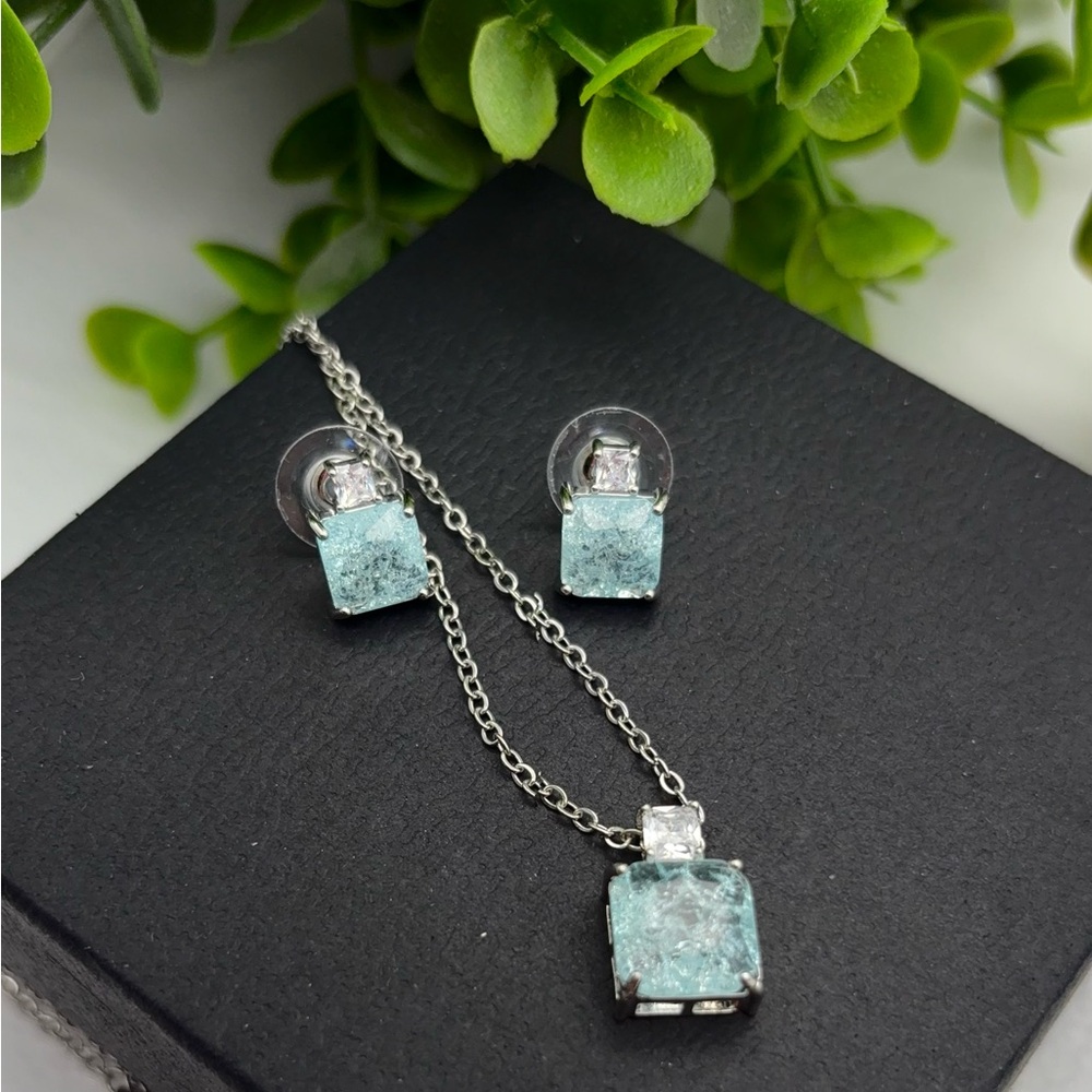 Elegant Silver and Blue Jewelry Set